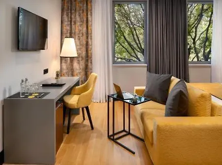 招待所 Deluxe Sarote